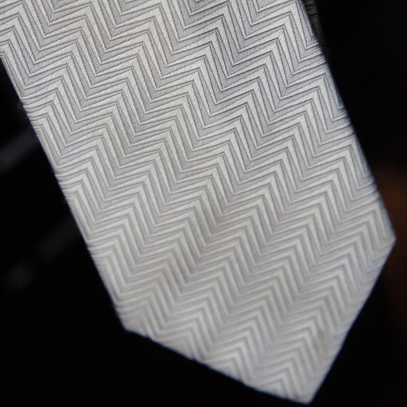 Van Heusen Tie - Picture 2 of 5